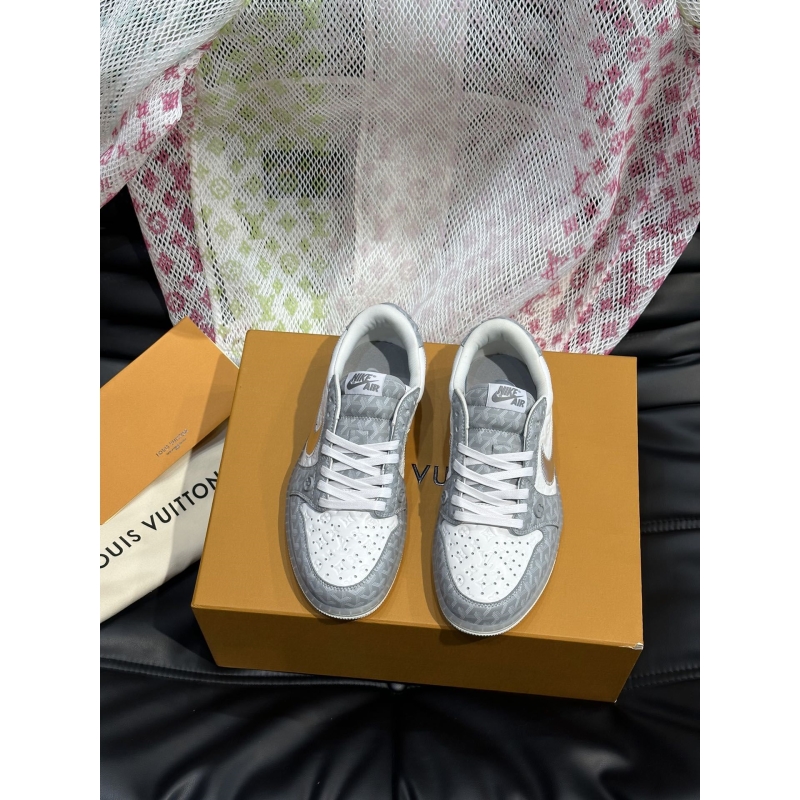 l**is V*t*n sneakers